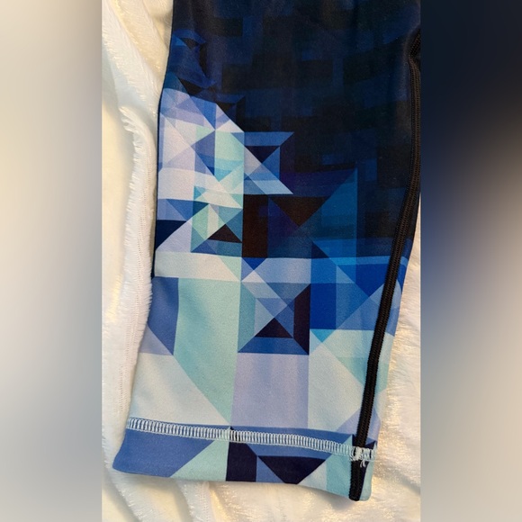 NWT Wear with Heart x Peloton Women's Navy and Light Blue Capri Leggings - Picture 8 of 9